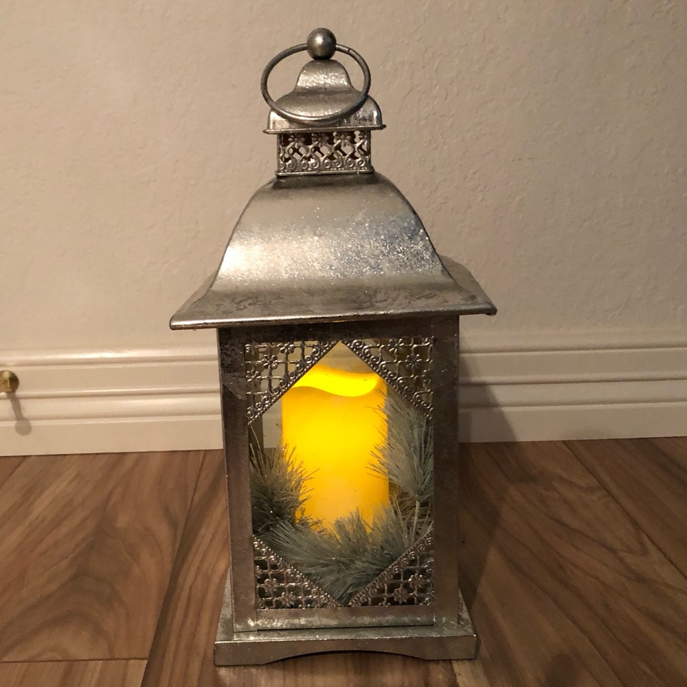 Beautiful addition to your holiday decor! Provides a warm glow to any tabletop!
